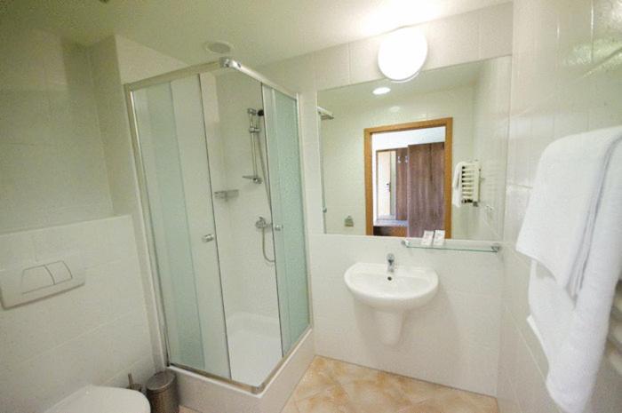 ホテル A4 Mop ケプニカ ヤヴォジュノ 部屋 写真